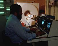 Billede af en patient i en scanner Billede af en patient i en scanner