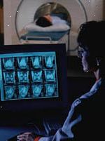 Billede af en patient i en scanner Billede af en patient i en scanner